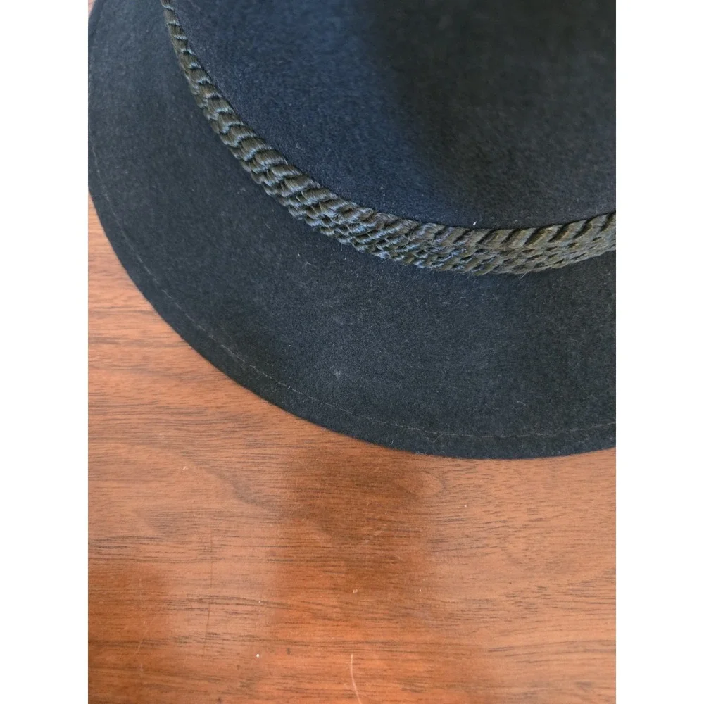 Unbranded vintage alpine
